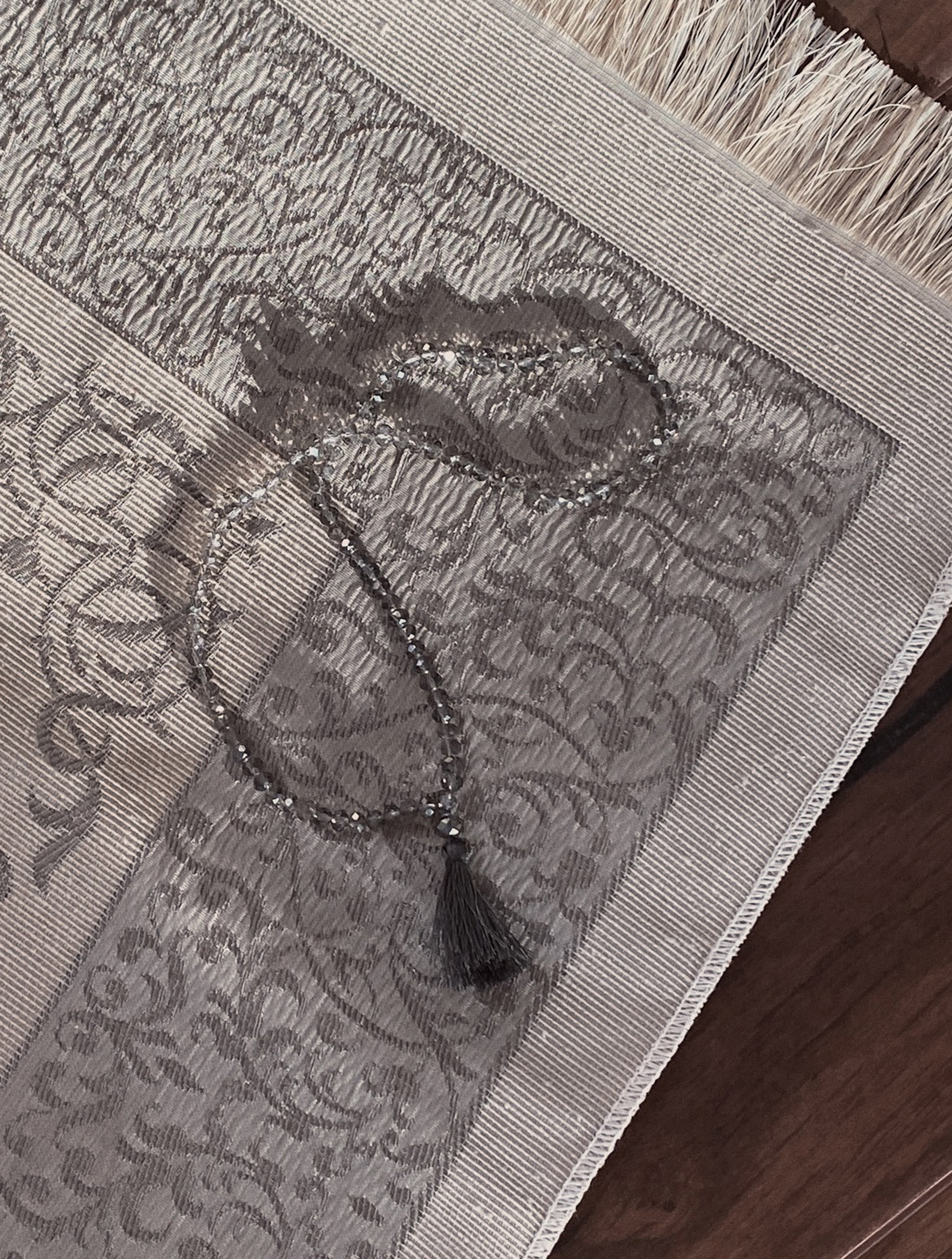 praying-matt-grey-giftset-lifestyle